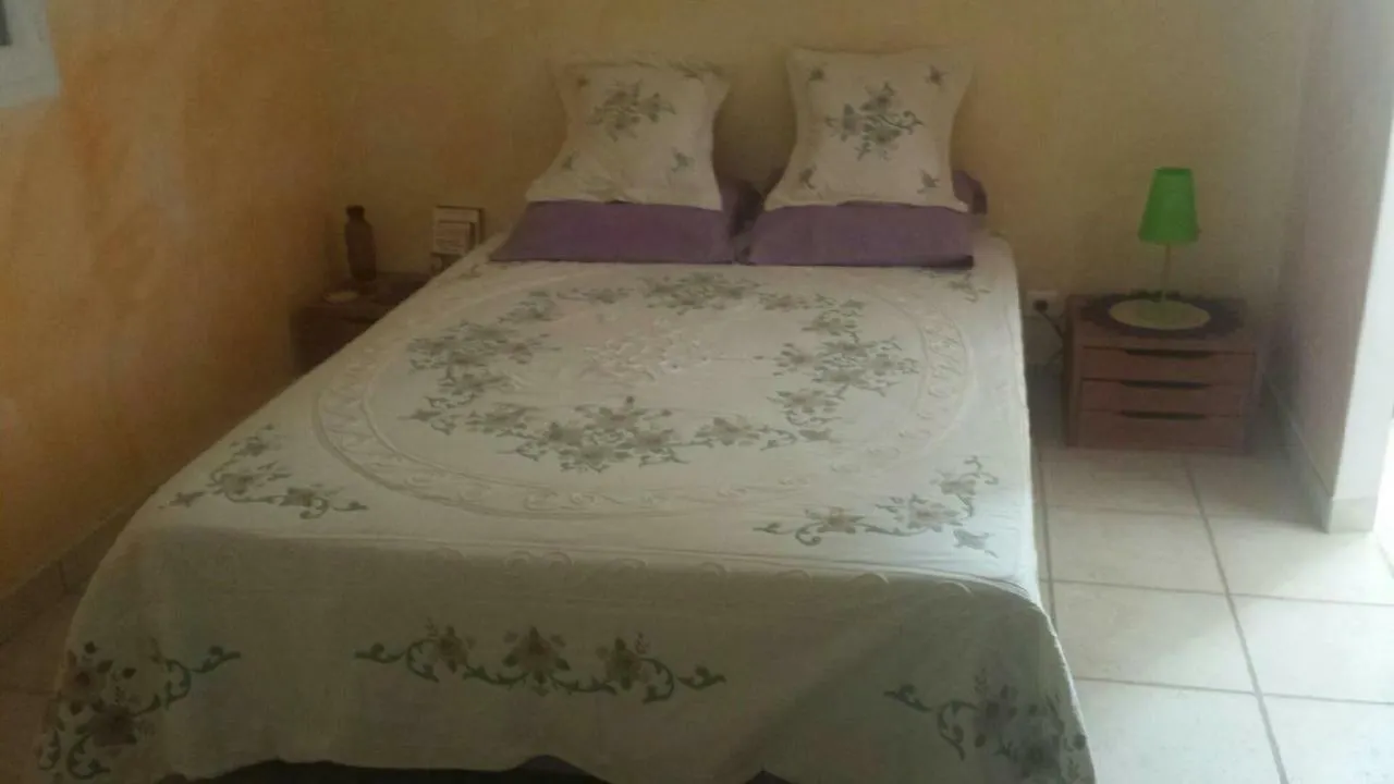 Appartement Bienvenue à Le Revest-le-Eaux Séjour chez l'habitant